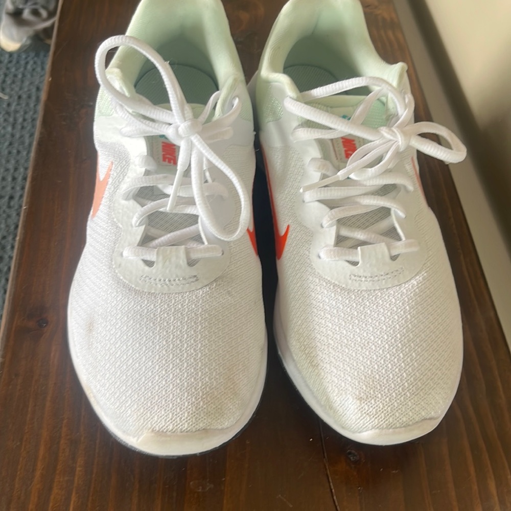 Nike shoes size 9. Barely worn.